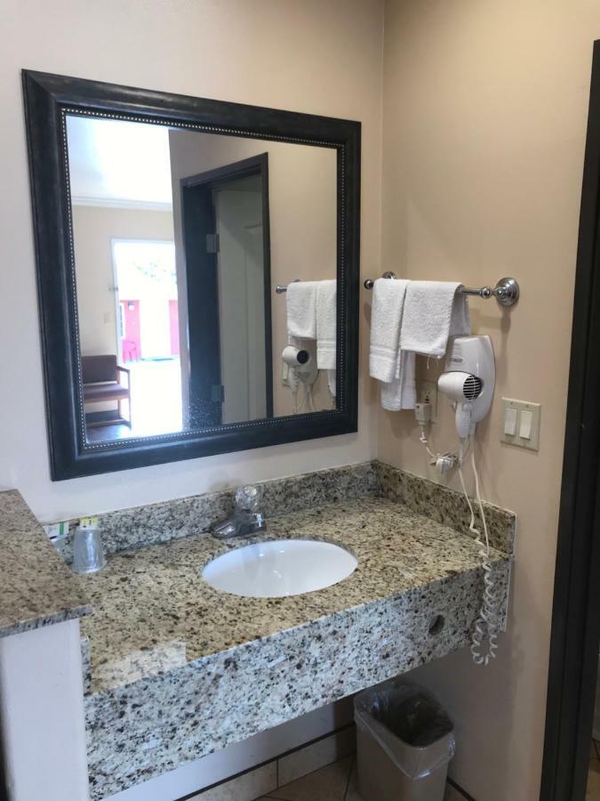 Hyland Motel ラ・ハブラ エクステリア 写真
